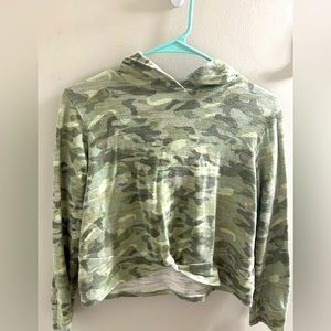 Camo cropped hoodie